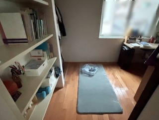 男子高校生と男子中学生の部屋にラグを敷いた結果…