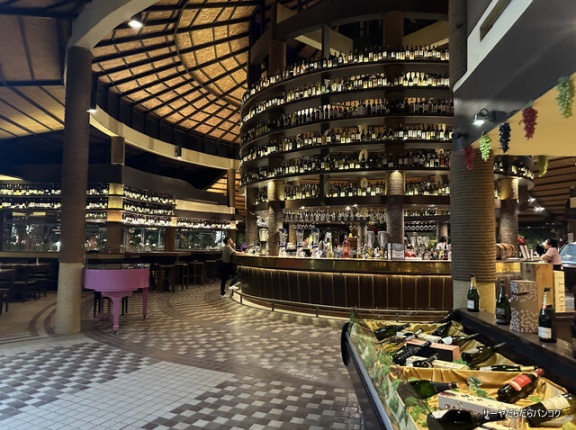 【バッコ ビーチ イタリアン　BACCO BEACH】　at　ジョムティエンビーチ　～海風×イタリアンの贅沢。オシャレディナー～