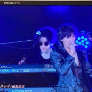 ���չ���B'z�Υ��å������ܺǽ��������夲��