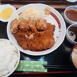 『鳥良商店 新橋店「チキン・チキン定食」890円/もーれつにボリューミー!』の画像