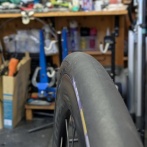 32C時代の到来。なぜ最新の2026年モデルのフレームは太いタイヤ対応へと進化したのか？