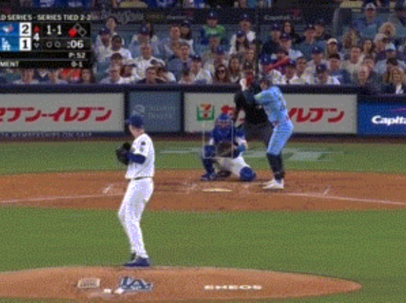 【WS第5戦】ブルージェイズ、4回表無死三塁からクレメントの犠牲フライで再び2点差に広げる