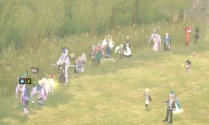 行列のできる1chダンバートンのバケツリレー