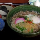 あさひ食堂　セルフうどん　肉玉うどん　むすび　
