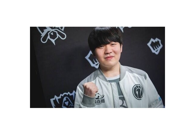 【画像】韓国人プロゲーマーさん、中国人美女と結婚してしまいガチで嫉妬不可避ｗｗｗｗｗｗ