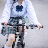 【画像】クラスのギャル「ねーオタクくん、私のふとももチラチラ見過ぎｗｗｗｗｗｗｗｗ」→