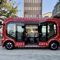 自動運転バスの新型車両に試乗