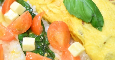 華やかな味わい♪トマトとバジルのオムレツライス