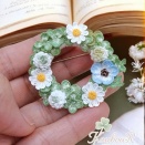 春のリースブローチ（ミシン糸）