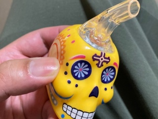 【画像】お酒買ったら「謎のアイテム」がついてきたんやがｗｗｗｗ