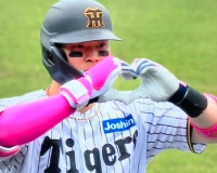 【母の日】佐藤輝明 柵越えならずも脅威のパワー 母の日にまずはタイムリー1本！
