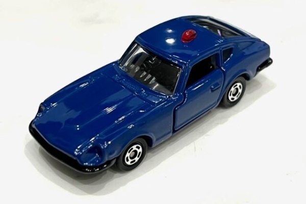 トミカ NISSAN FairladyZ432黒箱と240ZG 青 Amazon | トミカ30周年記念 復刻黒箱トミカ NO.58 ニッサン