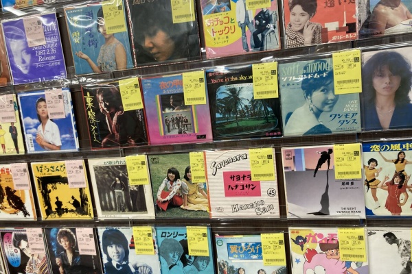 販売買付 昭和レトロ レコード 演歌 歌謡曲 落語 などなど 内容は写真