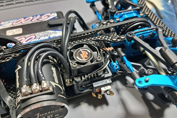 タミヤ TRF 421 メカレス　スーパーGT仕様 タミヤ TRFシリーズ 1/10RC TRF421 シャーシキット | タミヤ