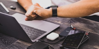 俺「ごめん、部活で怪我をしたから今日はネトゲログインできない！」　ネトゲの中の人「部活と約束どっちが大事なんだ？」