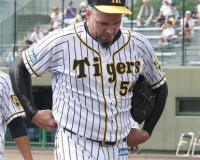 【悲報】阪神・メッセ、乱調５回４失点に悪態…球審に怒りあらわ＆報道陣には中指立て