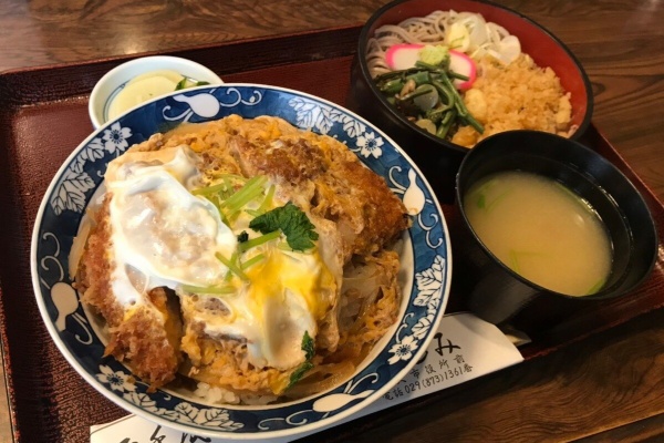 大食いグルメなランチ かつ丼