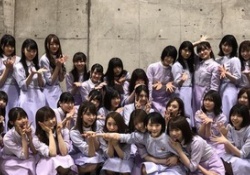 【乃木坂46】この集合写真、かずみんが２人いるんだが・・・