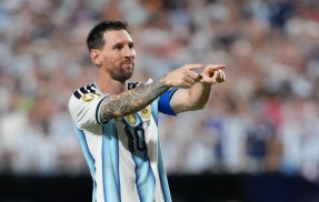 【サッカーW杯】メッシについてとんでもない誤報をニュース番組が放送 →関係者が全員解雇　女優の司会者は涙の降板