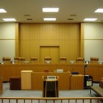裁判官「定年後の再雇用で、同じ業務内容にもかかわらず賃金を下げるのは違法」
