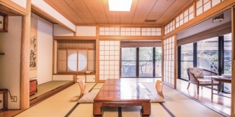 良い旅館を見つけたけど、平日と週末でかなり価格が違います。職場の人に「旅行で休みます」と正直に言うべきか悩んでいます