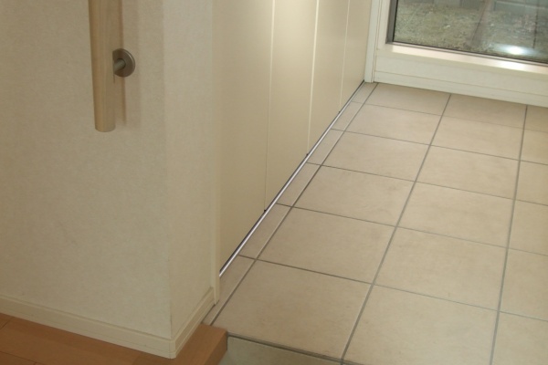 ヘーベルハウスで建てたウチを育てる 玄関