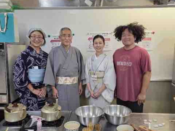 竺仙の浴衣で干菓子作りに参加♪