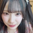 楽屋でドアップの自撮り📹をする倉島杏実と、さとかほ🍰佐藤佳穂のケーキw