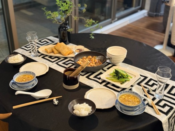 麻婆豆腐と春巻きと、頑張って作った大根餅とかの夜ごはん