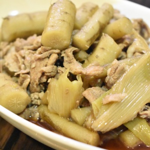 ごはんにかけても♪豚肉とごぼうの炒め煮