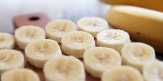 妻がバナナダイエットに興味を持ち出し、毎日朝と昼をバナナだけで過ごしている。