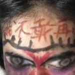 【画像】酔っぱらった妻の顔に落書きした画像が話題に！投稿主の安否を心配する声多数！