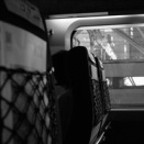 ヤング「スマホのなかった2010年て電車の中でみんな何してたの！？」