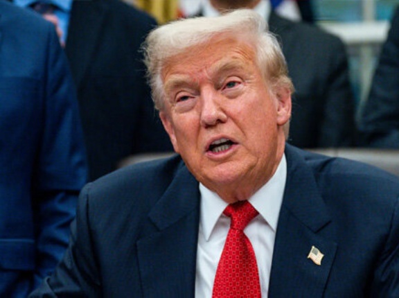 【精神論】トランプ大統領「ホルムズ海峡は安全！船員は根性見せろ！」