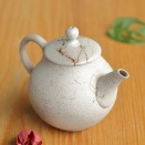 伊藤成二さんの梨型白藻掛け茶壷です