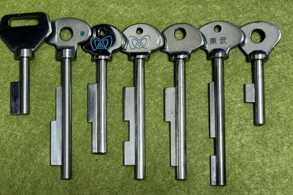 鉄道廃品　マスコンハンドル　解除キーつき Yahoo!オークション - 1円スタート 鉄道部品 マスコン 運転席 操縦桿