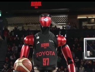 【動画】トヨタのバスケロボ「CUE7」が試合会場を沸かす！ プロ選手を参考にした動作ｗｗｗ