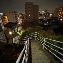 夜散歩のススメ5188「蛇のように踊るお化け段々」