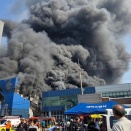 韓国中部の自動車部品工場で火災、53人が負傷、14人が行方不明