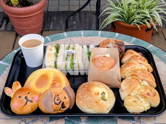 「パン工房 シャルドン」の『クリームパン』（茨木市太田）【たかつーグルメ】