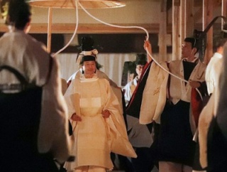 【皇室祭祀とは】天皇と皇后の役割の違いを解説｜「お慎み」とは？主な祭祀一覧も紹介