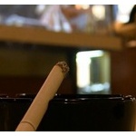 喫煙OKの店で周囲を確認してから吸ったのに…。「代金を支払え！」と暴れる嫌煙達