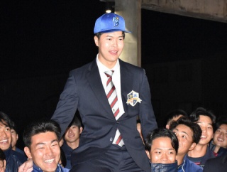 【ドラ4】DeNA指名の地元・小金井投手「素直に嬉しい！ハマスタの雰囲気最高」→記者「昔からDeNAファン？」小金井「実はロッテファンです」ｗｗ
