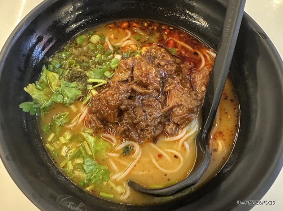 【YUAN MING YUAN BEEF RICE NOODLE】　at　EmQuartier　B1 Floor　～フードコートで突然現れるガチ中華～