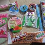最近の小学生の遠足“おやつ”事情…「一人300円まで」ではない？ 「自分が食べられるだけ」等、おやつ禁止の学校も