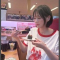 『本田翼』回転寿司店で食べる姿披露