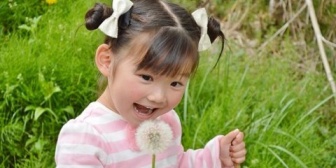 娘はとても可愛いけど嫁は…性格が悪くて、俺の親とは不仲。子供の写真を送ったら「携帯の写真をすぐ消せ」って言われた。意味がわからない。