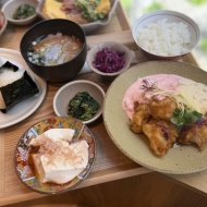 【梅田】ランチタイムはおにぎり食べ放題　～カジュアルに、米。