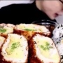 女性大食い系ユーチューバー、編集ミスで食べ物吐き出す場面が映り込み炎上　コメント欄封鎖で逃亡中
