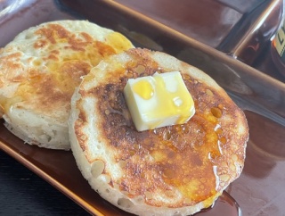 クランペットの「穴」と、イギリス定番のゴールデンシロップとは？